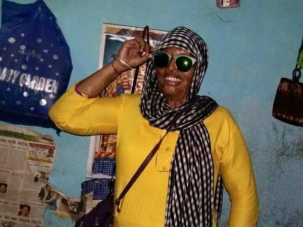 விலகி நடக்க ஆரம்பித்தாள் : 