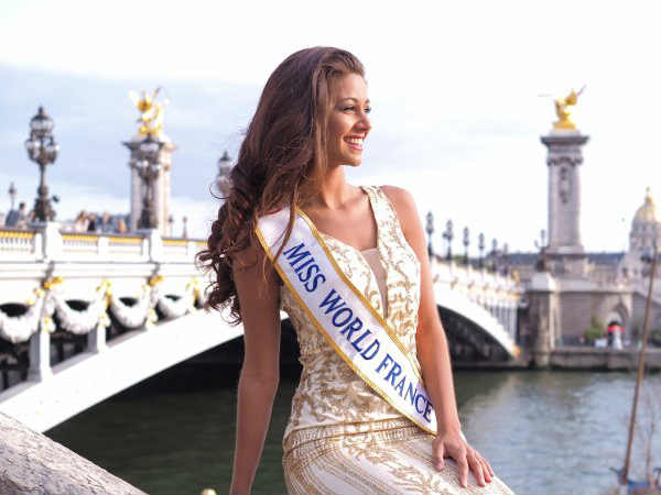 அவ்ரோரி கிச்சினின் : 