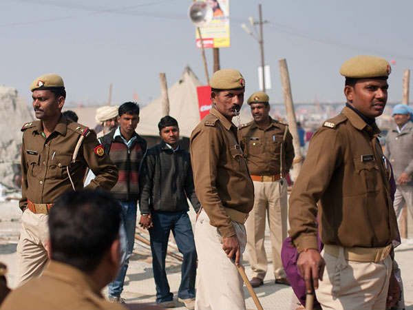 போலீஸ் : 