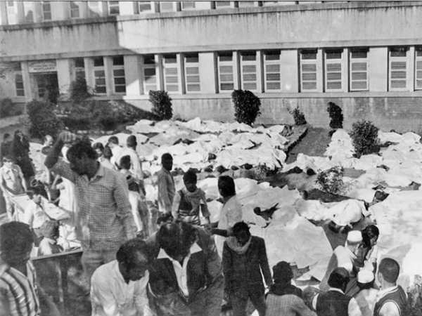 பிணங்களைக் கட்டிக் கொண்டு : பிணங்களைக் கட்டிக் கொண்டு :