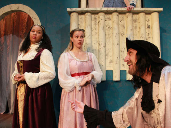  நாடகக்காரி :