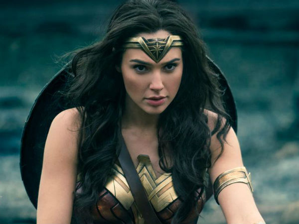 பிரபல மாடல் அழகி : 