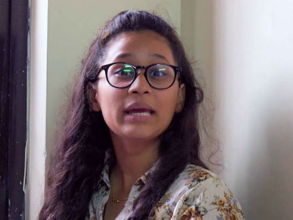 வீட்டை விட்டு வெளியேறினார் : 