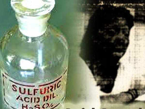 ஆசிட் வீச்சு! ஆசிட் வீச்சு!