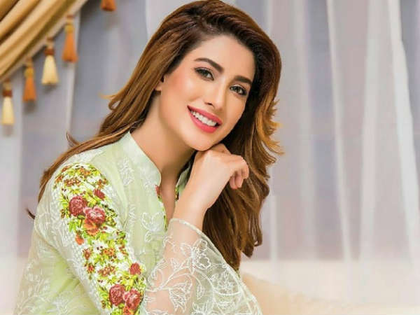 16. மெஹ்விஷ் ஹயத்