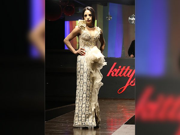 வெள்ளை நிற உடை