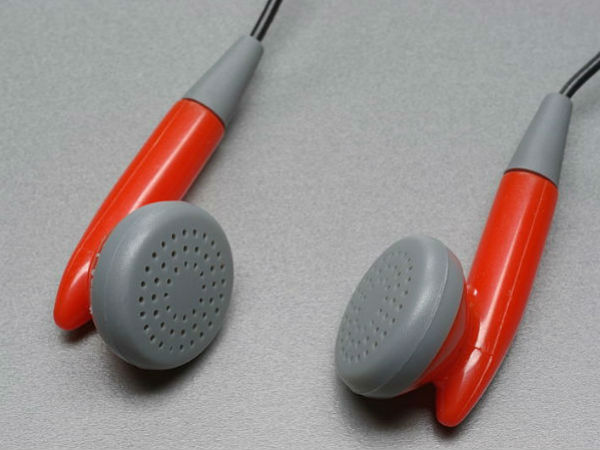 இயர் போன் : 