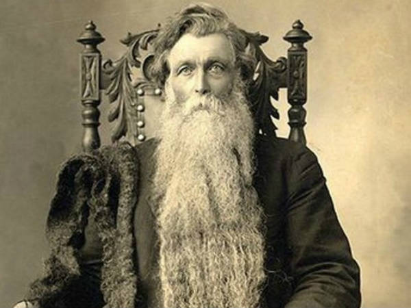 தாடியில் வழுக்கி... 