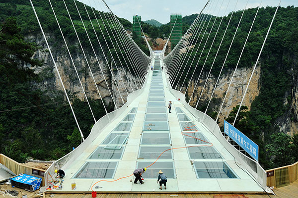 உலகின் கண்ணாடி பாலம்!