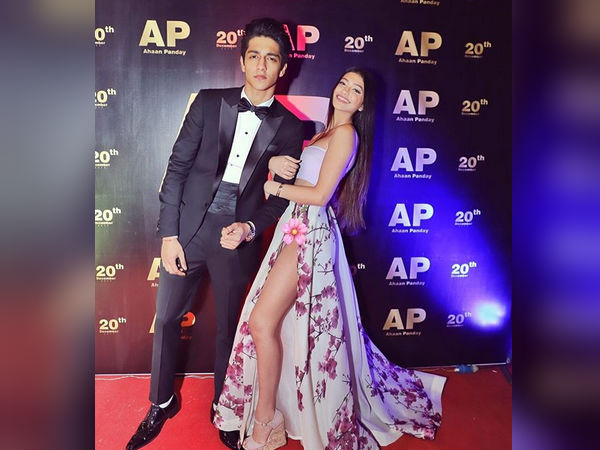 இடைவெளியை மறைத்த அலானா