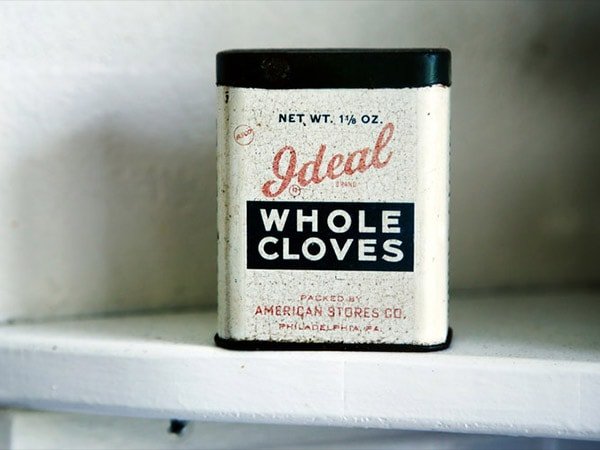  கிராம்பு எண்ணெய் :