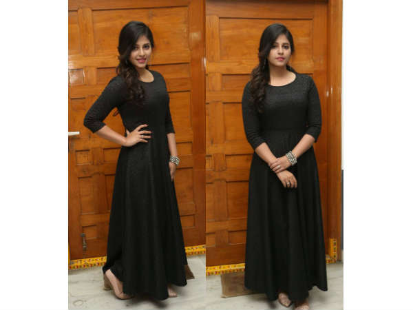 கருப்பு நிற மேக்ஸி உடை