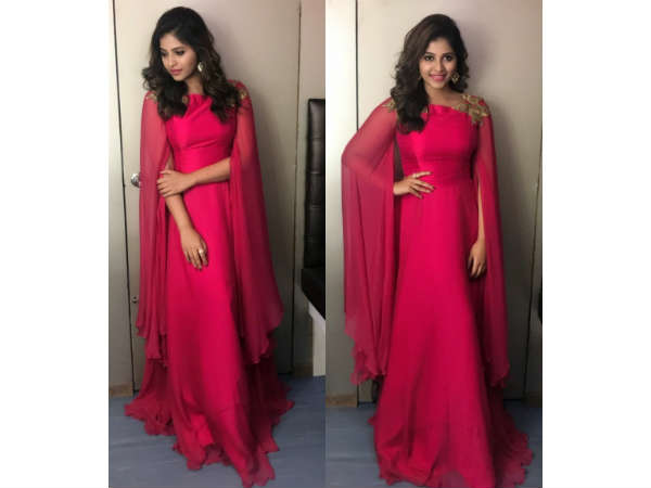 பிங்க் நிற கவுன்