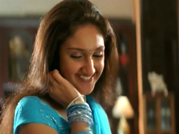 வெட்கச் சிரிப்பு : 