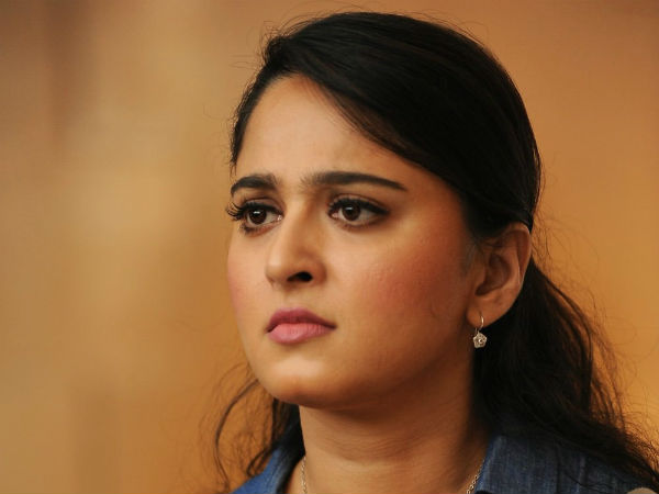 டீ-ஷர்ட் கழட்டு...