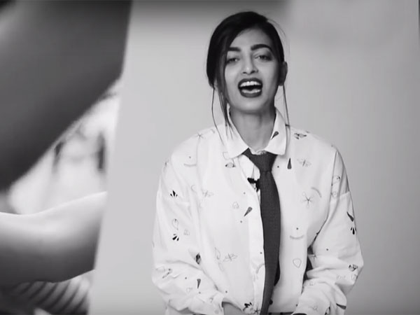 கண்ணாடி முன்...