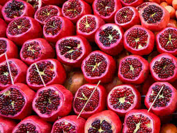 4 மாதுளை பழம்