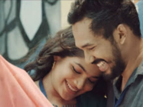 காதலிக்கிறேன் : 