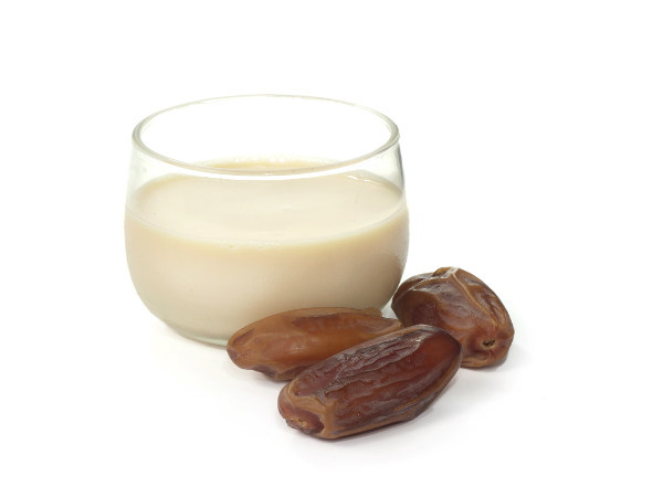 பால் மற்றும் பேரிச்சம் பழம்