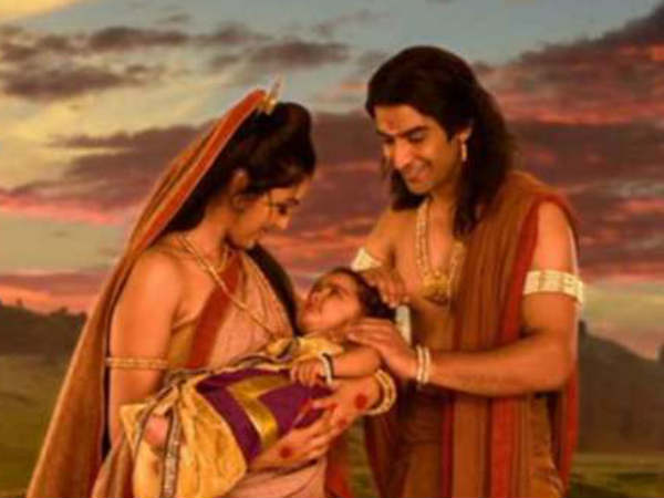 முதல் குழந்தை : 