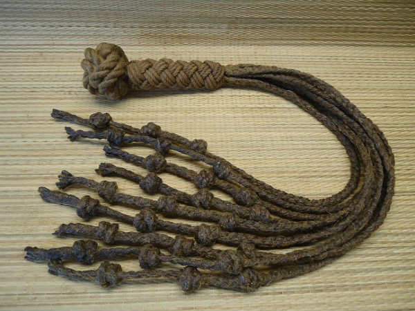 ஒன்பது கயிறுகள் : 