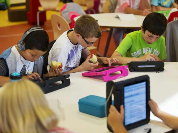 ஸ்டீவ் ஜாப்ஸ் ஸ்கூல் : 