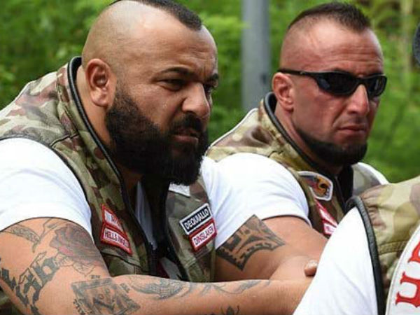 அவுட் லா மோட்டார் சைக்கிள் குழு!