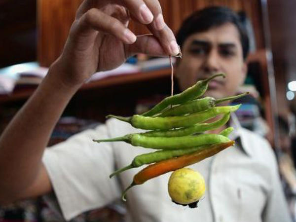 வாசலில் : 