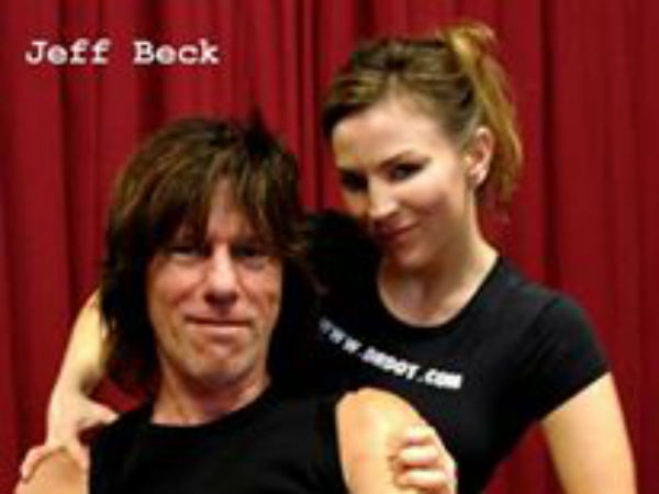 கையில் வலுவில்லாத காரணத்தால்...