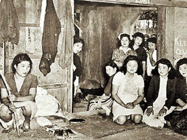 ஸ்டேஷனில் : 