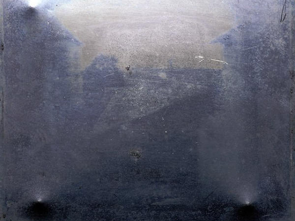  உலகின் முதல் புகைப்படம் : 