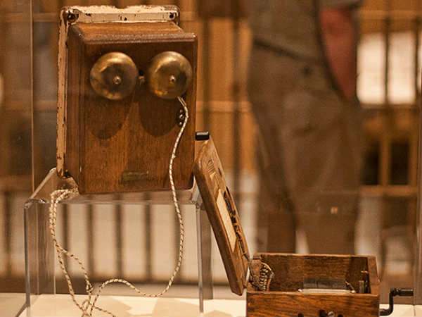 டக்கர் டெலிபோன் : 