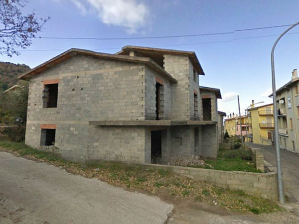 அடித்து பிடித்து ஓடிய மக்கள்!