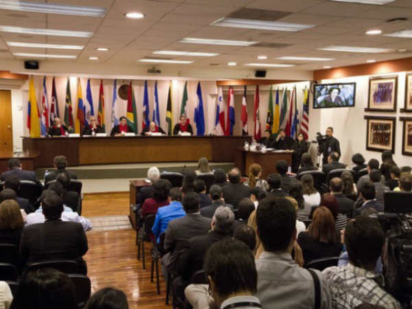 அமெரிக்காவில் : 