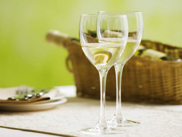 1. ஒயிட் ஒயின் (White Wine)