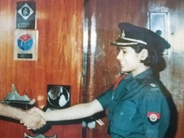 ஏன் பள்ளி ஆசிரியை : 