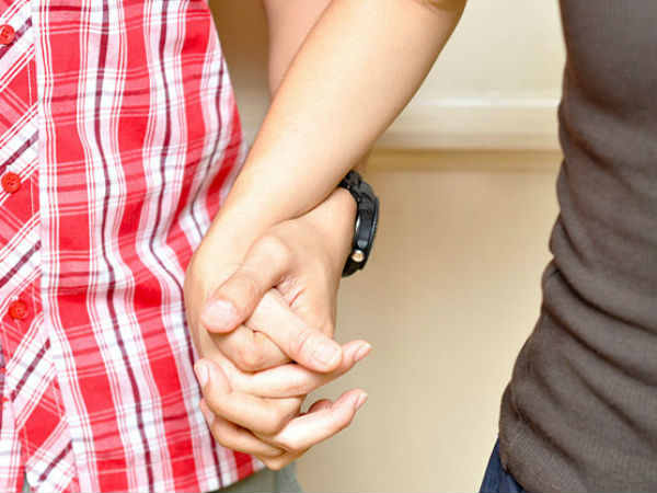 வீட்டில் ஒருத்தியானாள்...