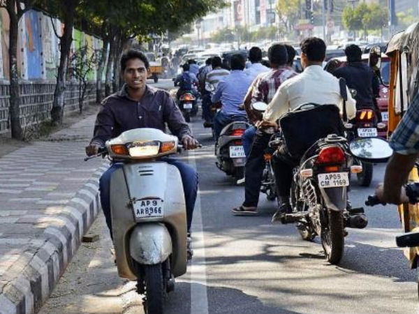 உசுரு எடுக்குறதுக்கே வராங்க! உசுரு எடுக்குறதுக்கே வராங்க!