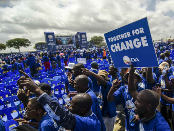 அரசியல் காரணம் : 