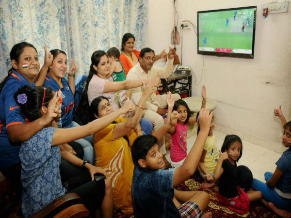 பார்வையாளராகக் கண்டுகளிக்கும் விளையாட்டுகள்.