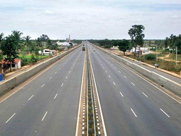  நடுத்தெருவில் : 