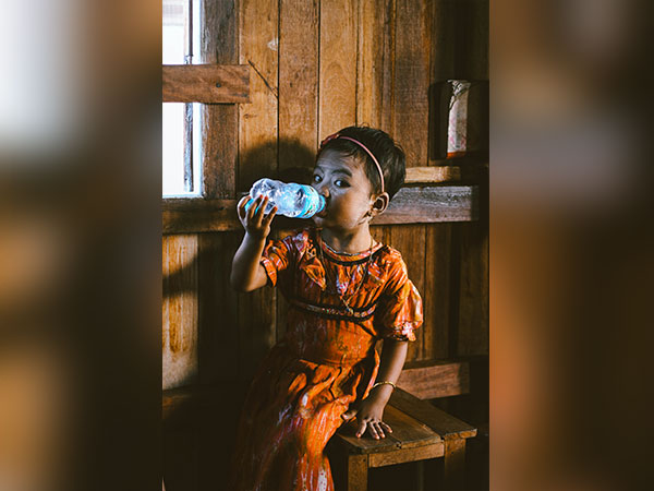 சுகாதாரமில்லாத கேன் பாட்டில் குடிநீர்