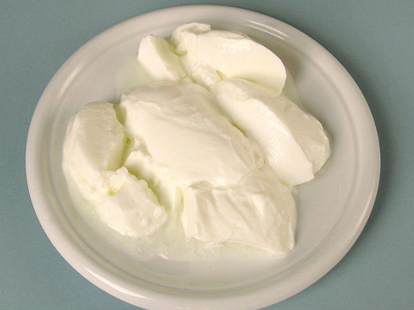 தயிர் மற்றும் கடலை மாவு ஃபேஸ் பேக்