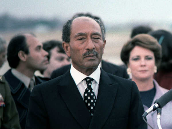 அன்வர் சடட் : 