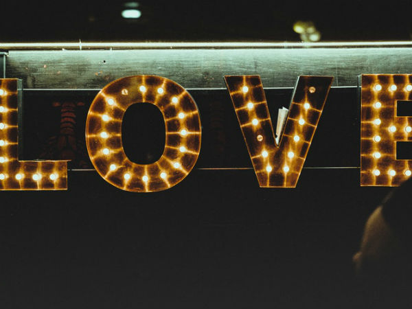 பேசிக் கொண்டோம்...