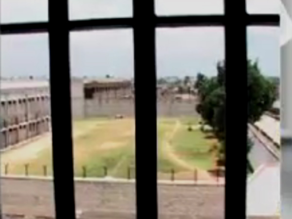 கைதானான்!