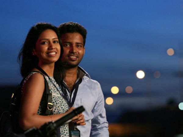 நடந்து சென்றோம்...