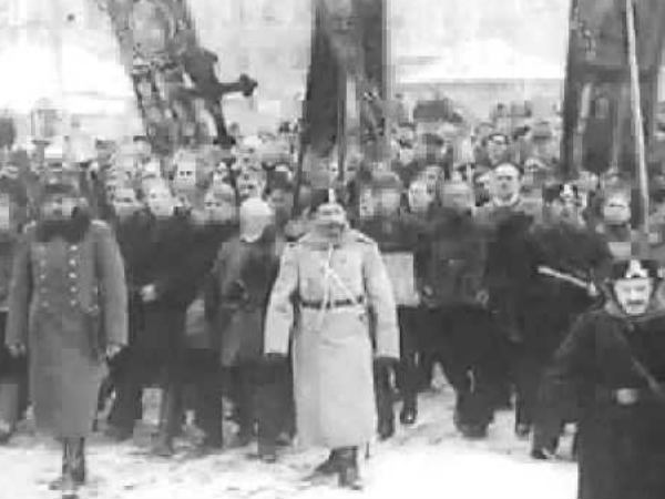 நான்கு லட்சம் பேர் : 