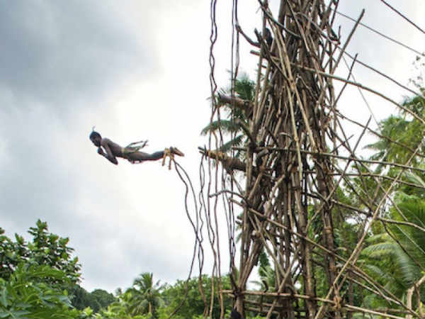 வானத்திலிருந்து : 