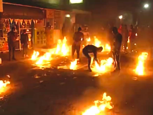 நெருப்பு விளையாட்டு : 